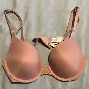 PINK Victoria's Secret Women's Light Pink Bra size 34B Lightly Lined Never Worn